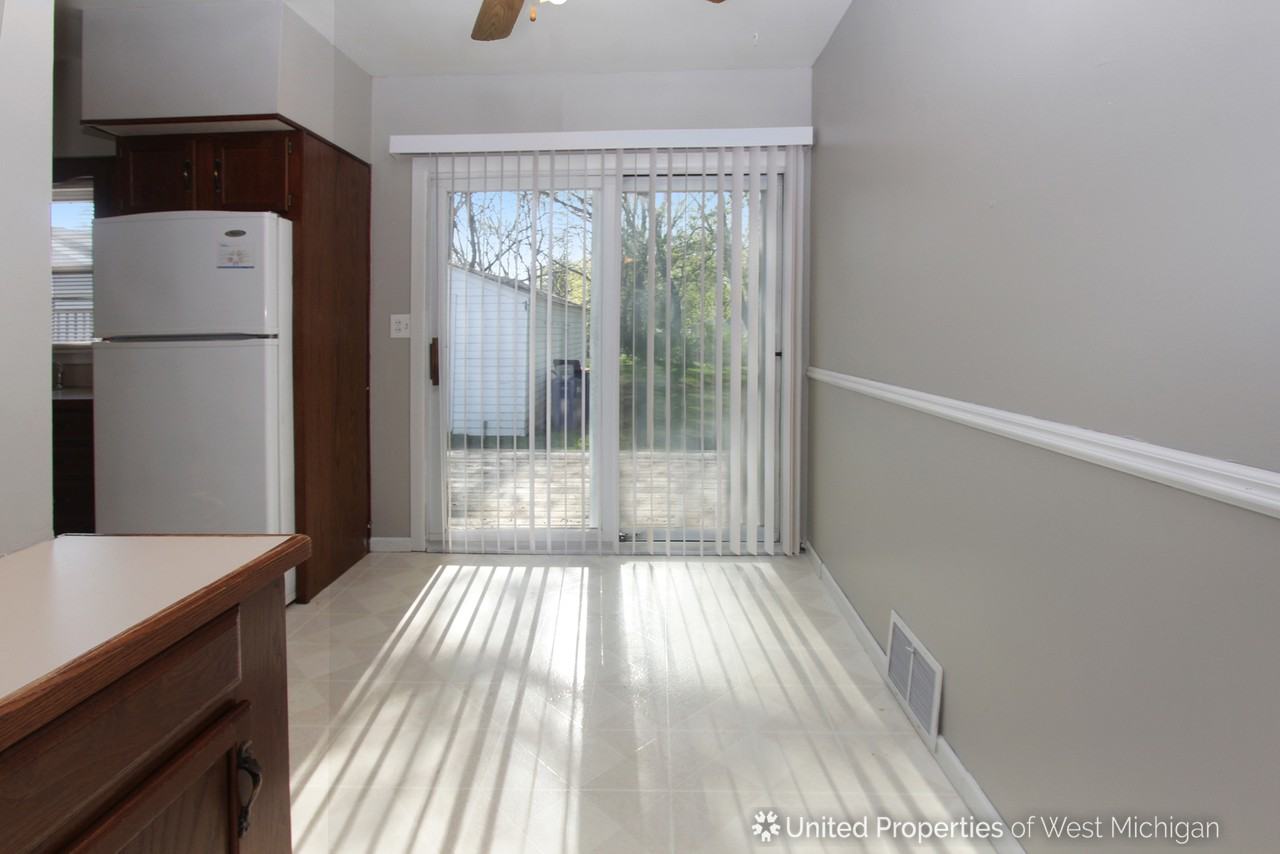 1019 Edison Avenue Northwest - Photo 3 of 19