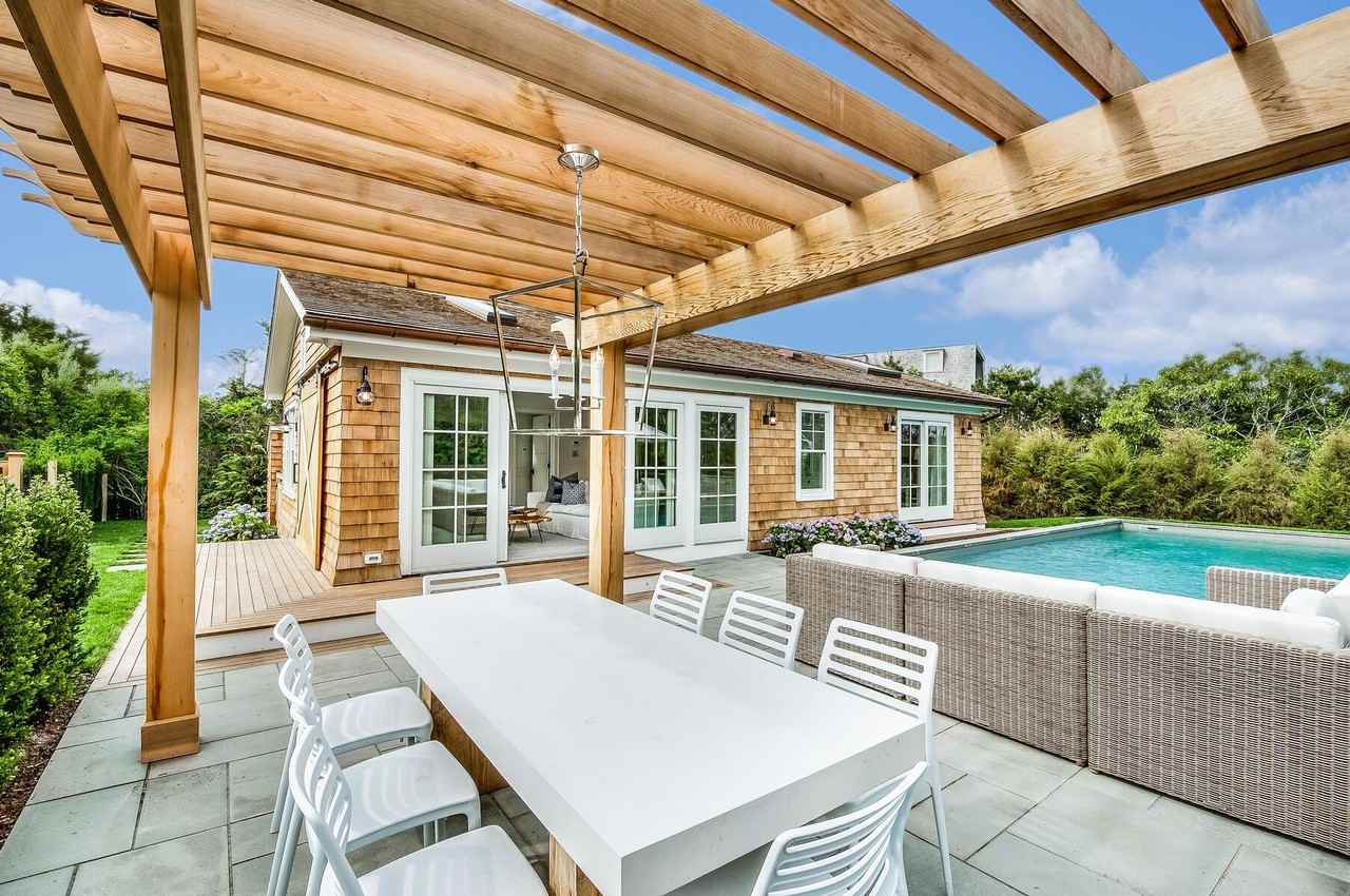 77 Hampton Ln - Photo 3 of 13