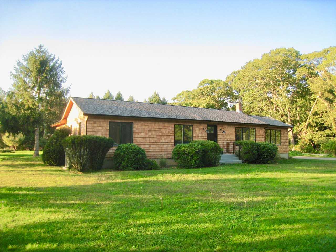 5135 Indian Neck Ln - Photo 2 of 16