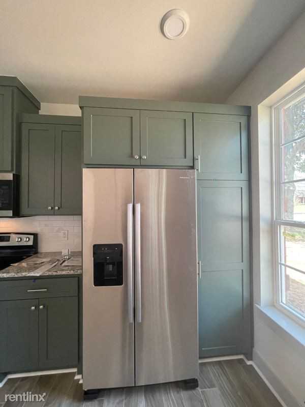603 Nacogdoches St - Photo 3 of 9