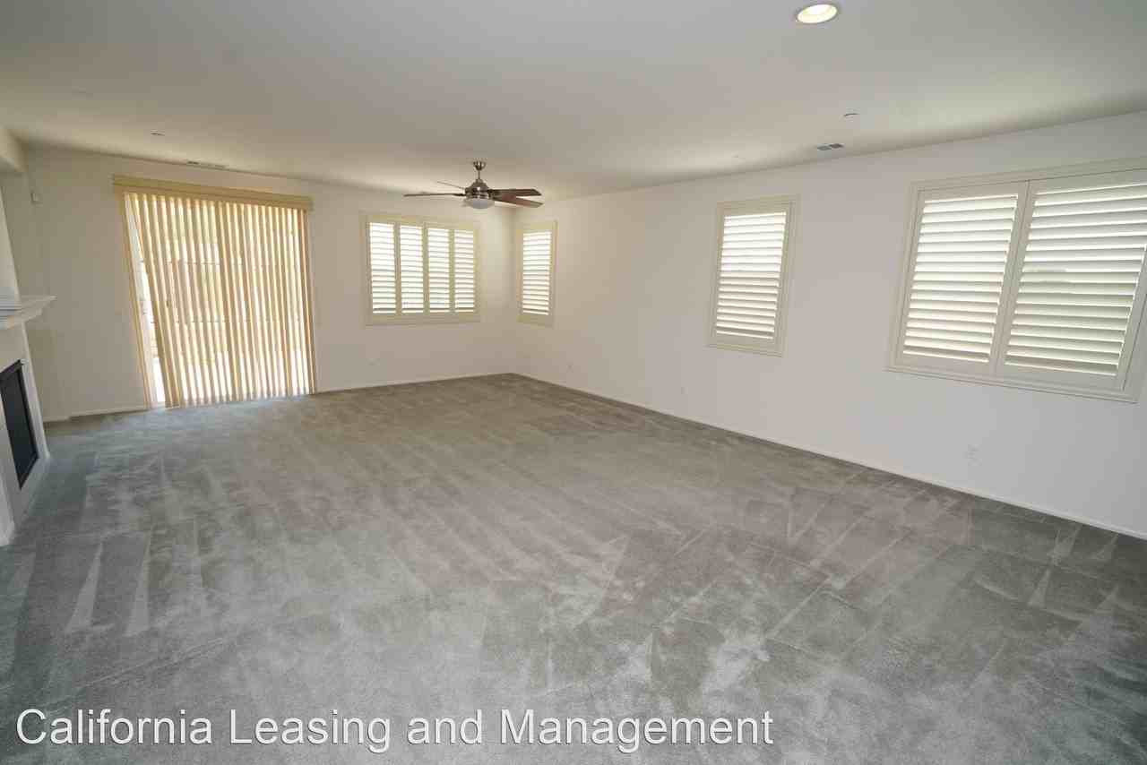 28669 Farrier Dr - Photo 2 of 25