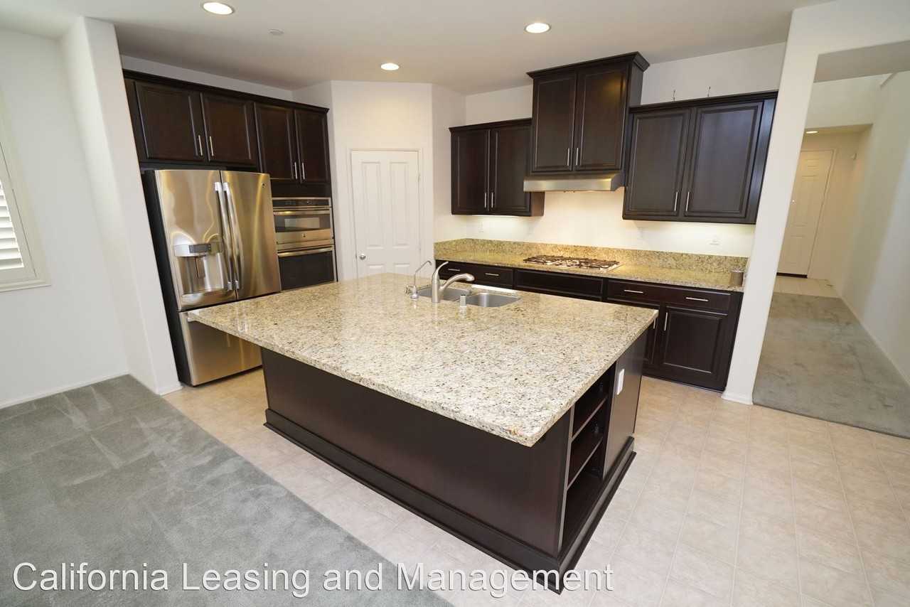 28669 Farrier Dr - Photo 3 of 25