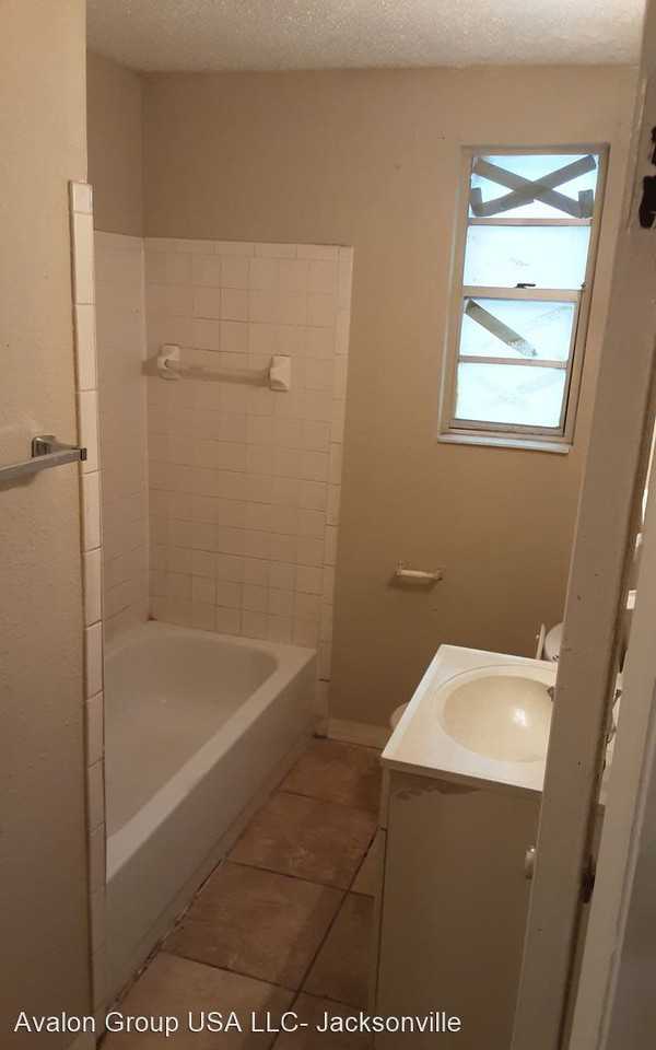 1819 W 6st Street - Photo 3 of 15