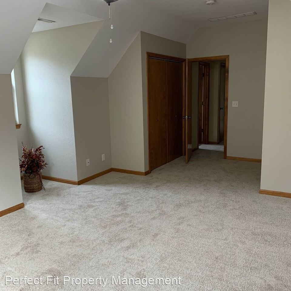 418 Wisconsin St - Photo 3 of 14