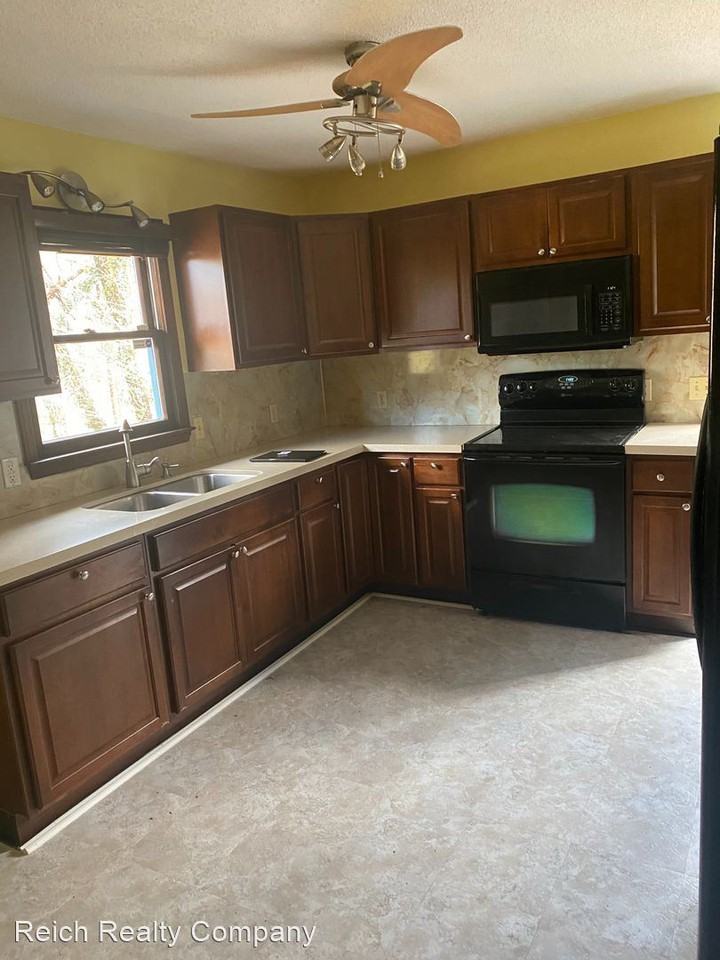 576 Old Wilkesboro Rd - Photo 2 of 8