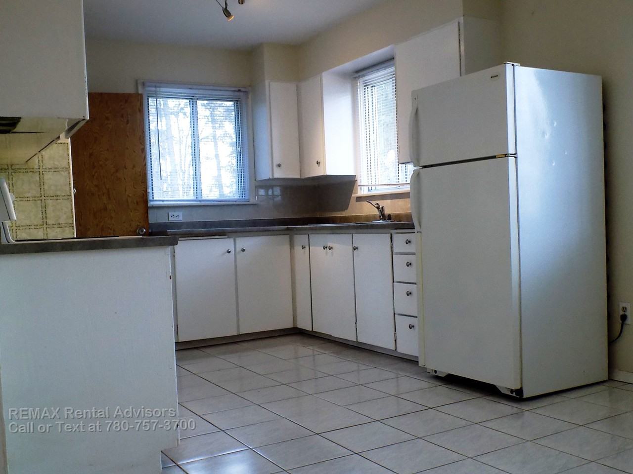 12304 86 St Nw - Photo 2 of 17