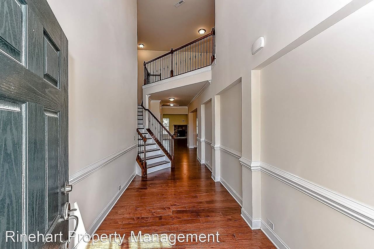 1042 Cameron Creek Pkwy - Photo 2 of 10