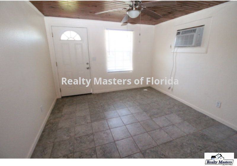 608 608 Mills Ave B - Photo 2 of 11