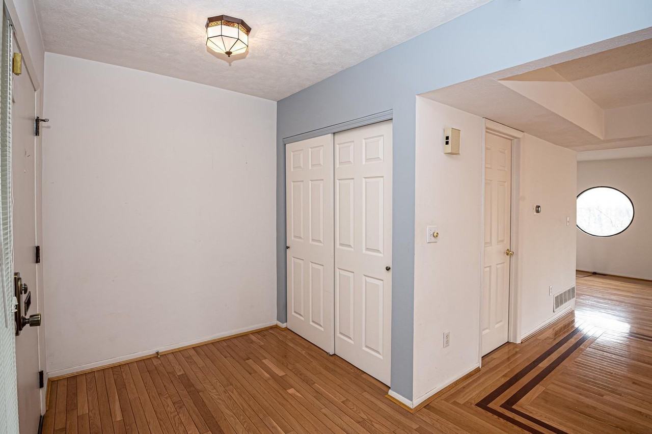 7264 E Galbraith Rd - Photo 3 of 32