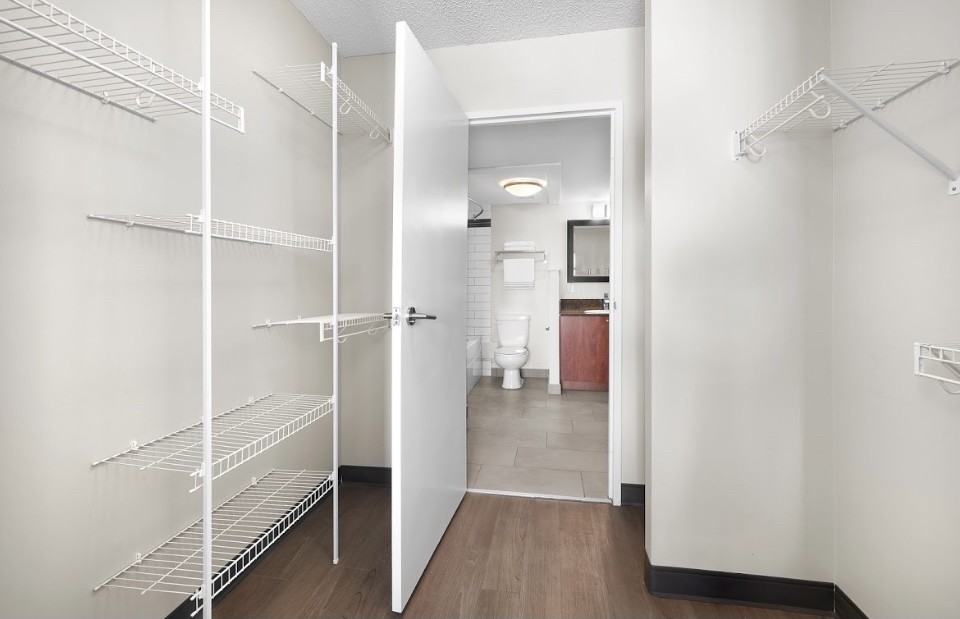 10043 103 St NW - Photo 2 of 7