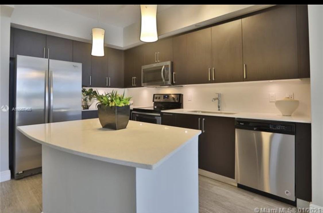 2000 Salzedo St - Photo 3 of 20