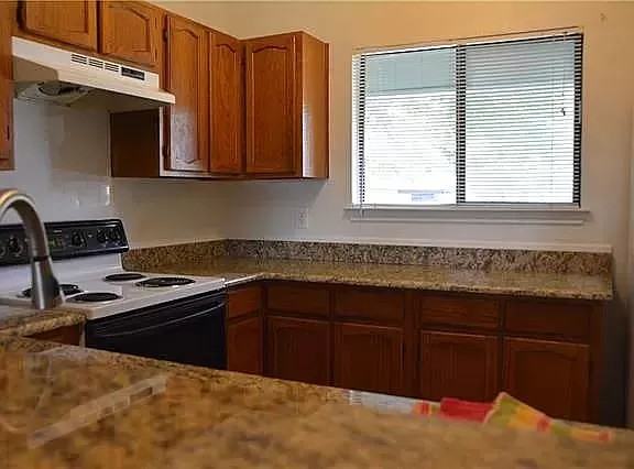 808 Rock Creek Drive - Photo 3 of 21