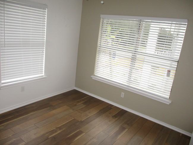 2409 Bastrop - 1 #2409-01 - Photo 3 of 10