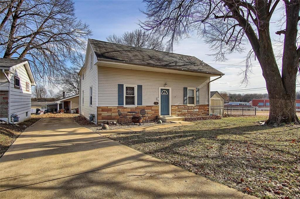 10560 Crecelius Dr - Photo 2 of 50