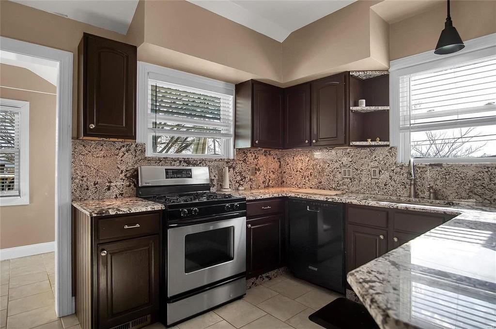 10560 Crecelius Dr - Photo 3 of 50