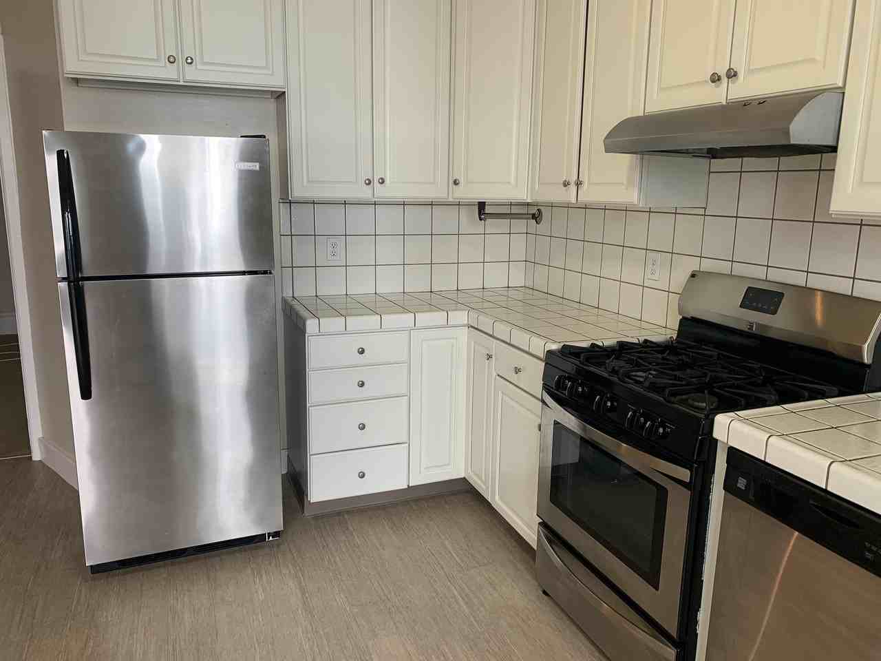 637 Greenwich St - Photo 3 of 14