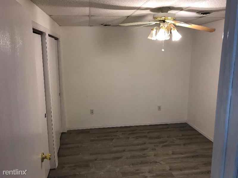 351 351 Chicago Rd 8 - Photo 2 of 5