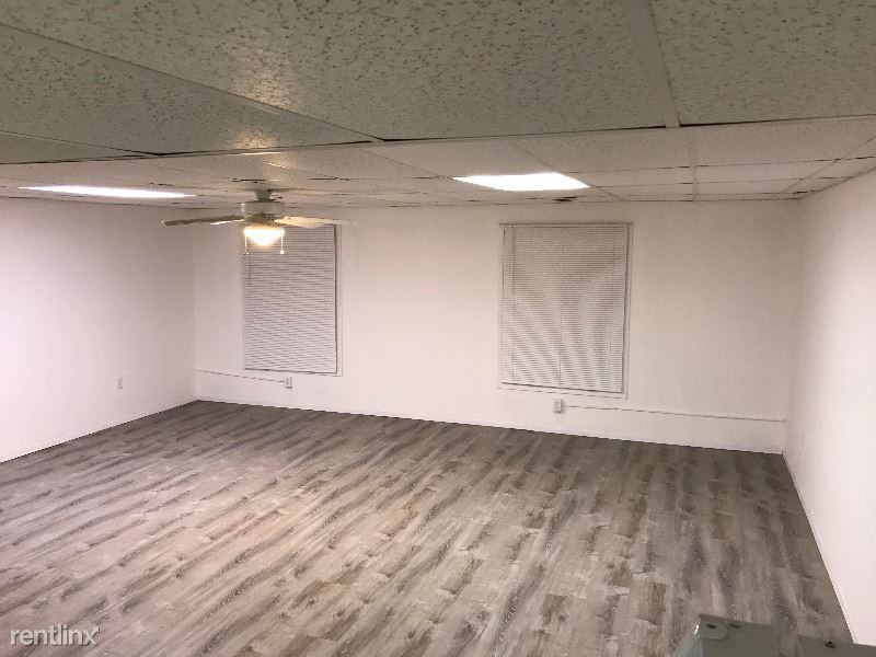 351 351 Chicago Rd 8 - Photo 3 of 5