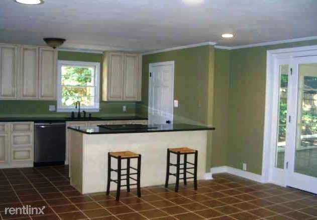 106 Hawkins Dr - Photo 3 of 19