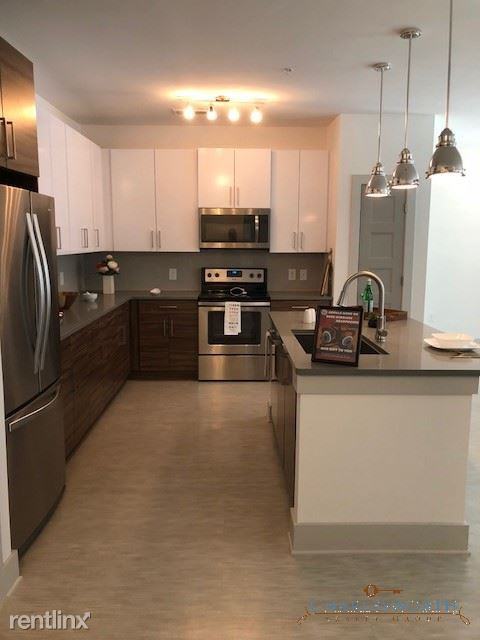 1347 1347 Circle 7 - Photo 2 of 23