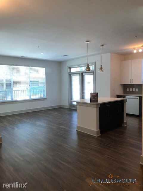 1347 1347 Circle 7 - Photo 3 of 23