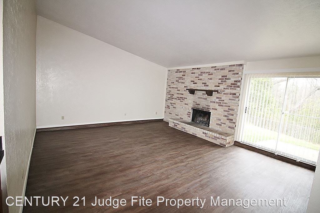 3174 Christopher St - Photo 2 of 11