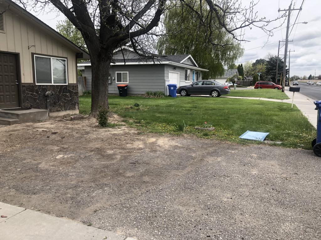 728 Eastland Dr N - Photo 2 of 11