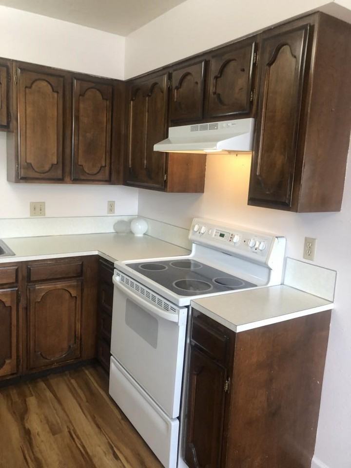 728 Eastland Dr N - Photo 3 of 11