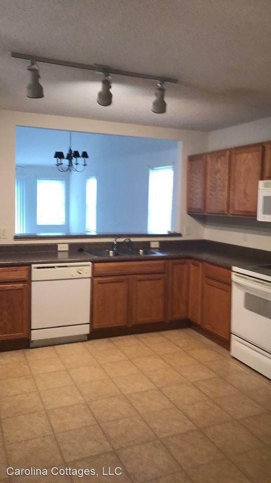 197 Highland Golf Dr - Photo 2 of 9