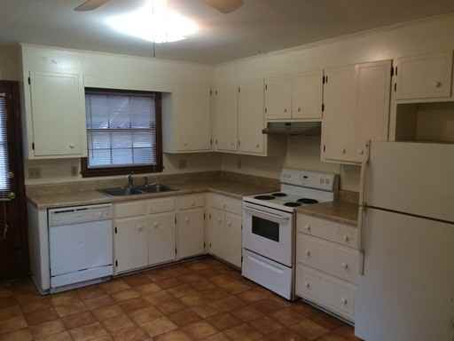 1728 Pinckney Park Dr #B - Photo 3 of 8