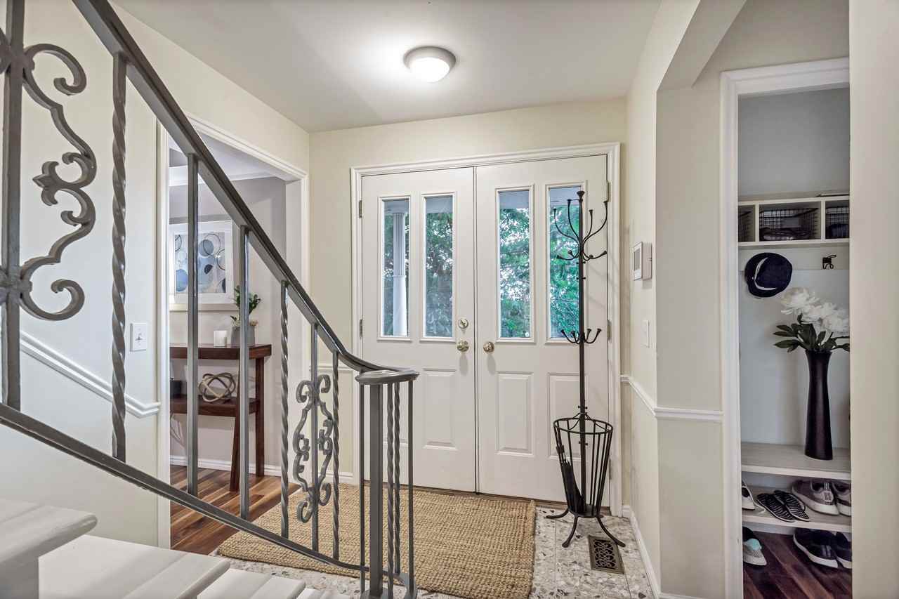 4611 S Ledgemont Dr - Photo 3 of 23