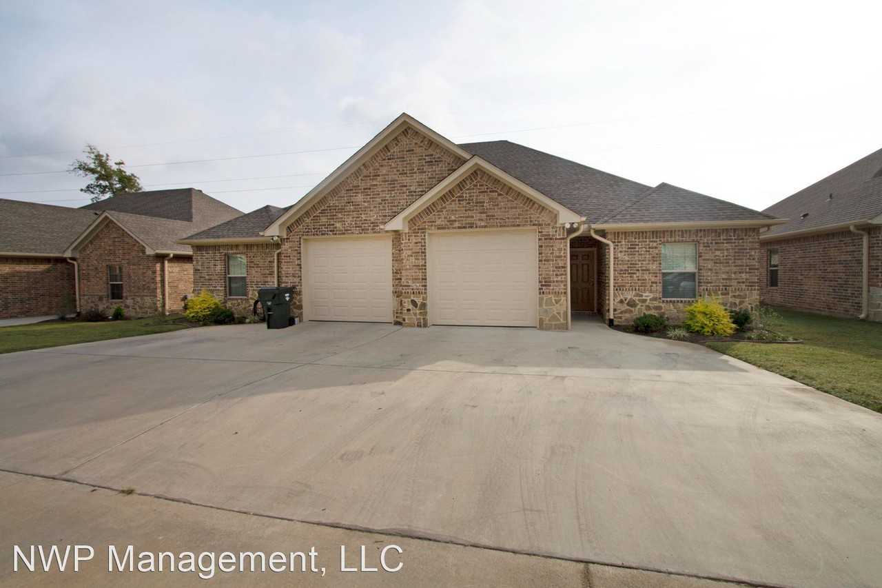 9173 Shadow Oak Dr - Photo 2 of 16