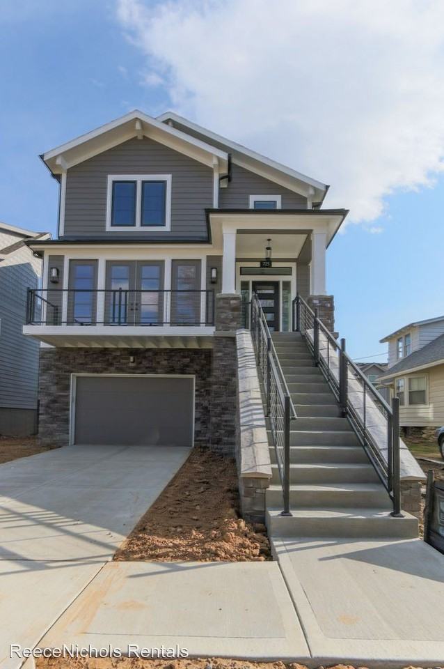 725 W 44th Ter - Photo 3 of 36