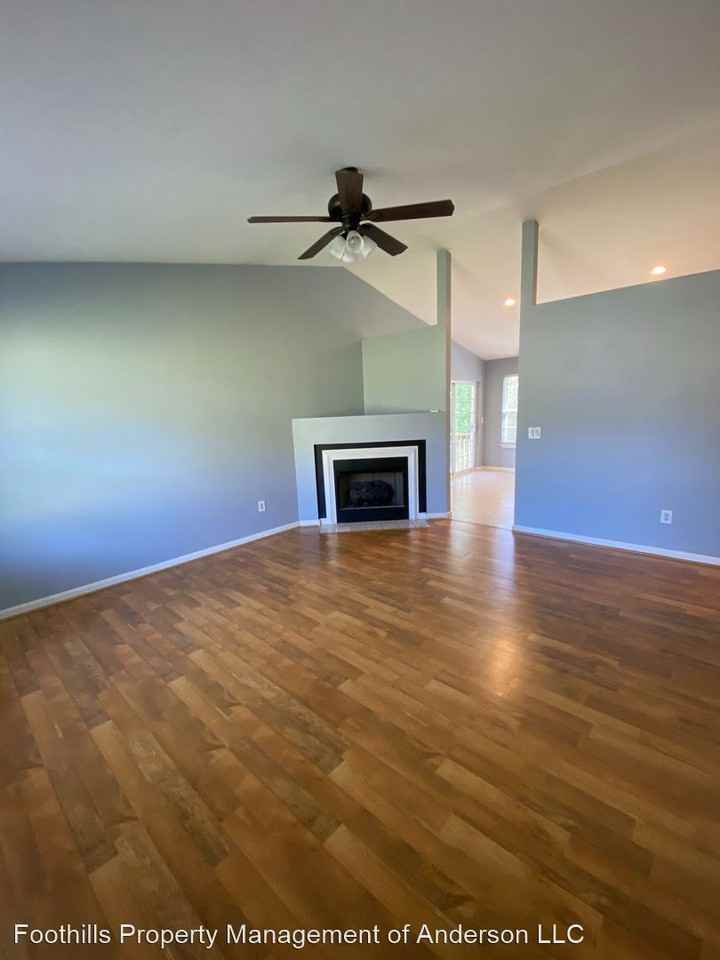 438 Old Colony Rd - Photo 2 of 15