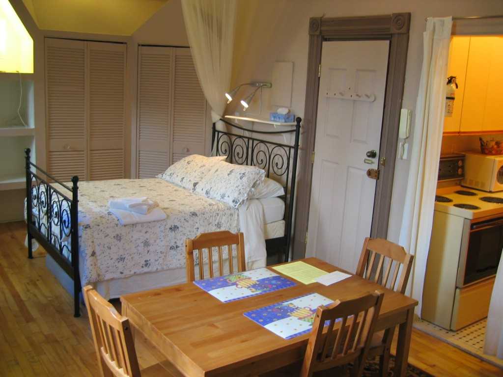 2 623-2 Rue Prince Arthur - Photo 2 of 7