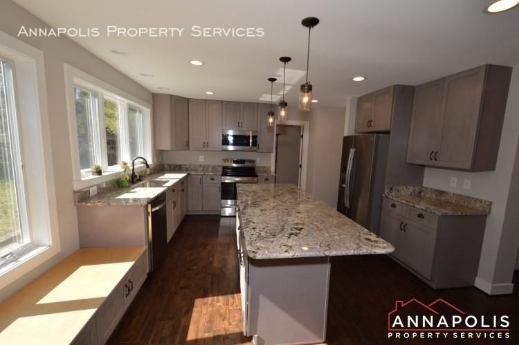 274 Princes Ln - Photo 3 of 37