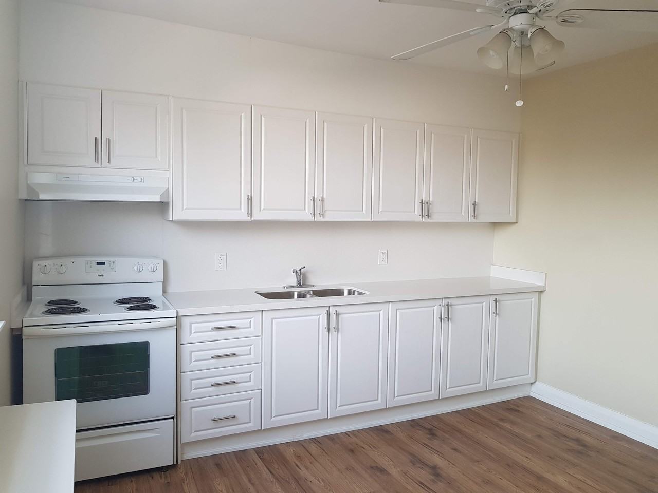 Bloor & Ossington - Photo 3 of 9