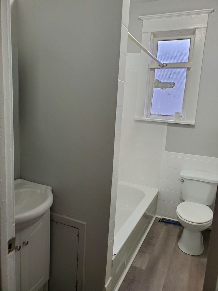 136 Guilford St A - Photo 2 of 6