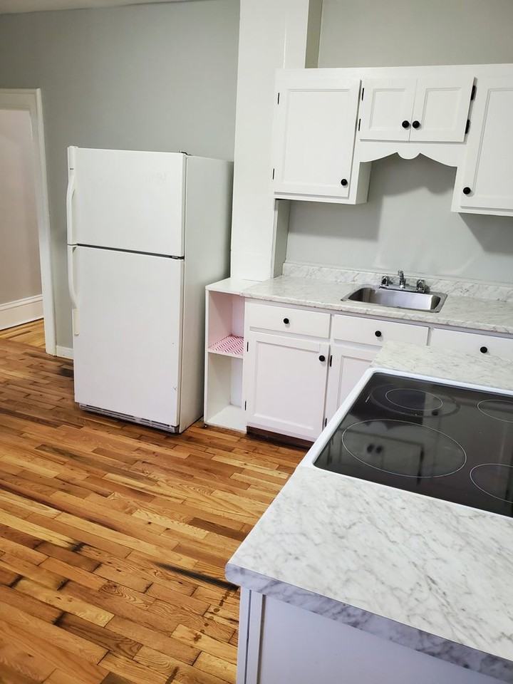 136 Guilford St A - Photo 3 of 6