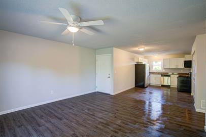 Park Entrance Apartments - 832 - Photo 3 of 26