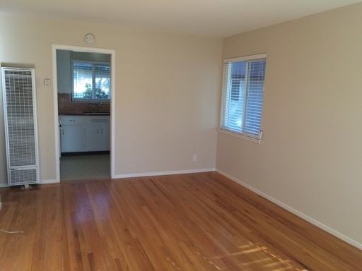 825 University Ave - Photo 2 of 6