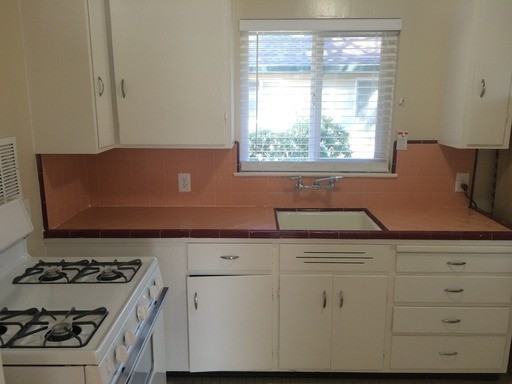 825 University Ave - Photo 3 of 6