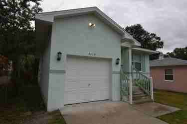 2410 Kingston St S - Photo 3 of 16