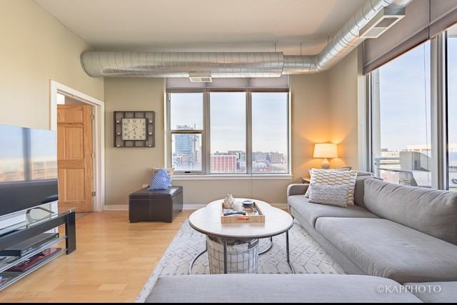 901 W Madison St #921 - Photo 3 of 30