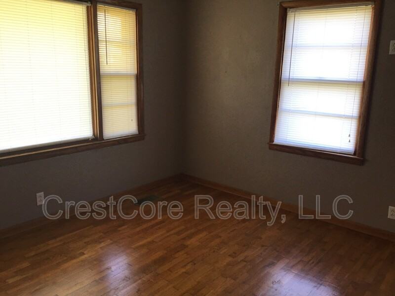 321 321 Hillcrest St 321 - Photo 3 of 7