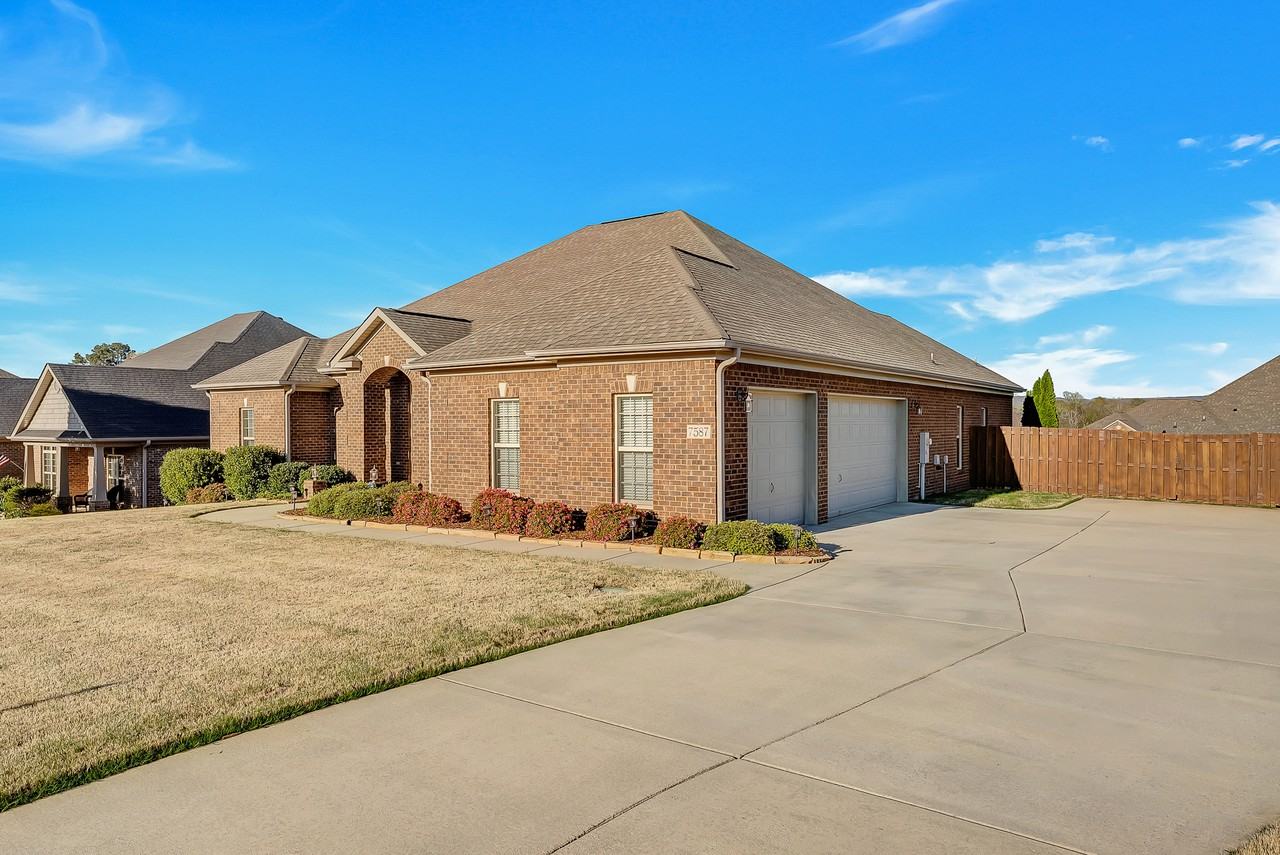 7587 Crestridge Dr #1 - Photo 3 of 30