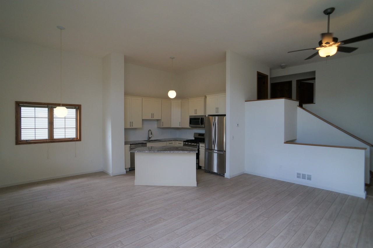 248 6th St Ne - Photo 3 of 10