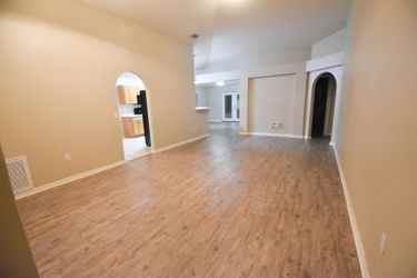 2220 Brookshire Cir - Photo 2 of 13