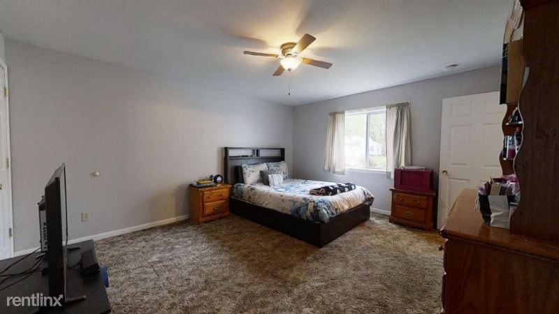1152 Eastview Dr - Photo 3 of 21