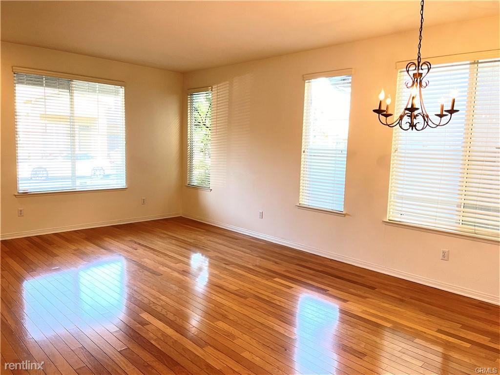 2926 Spruce Ct - Photo 3 of 10